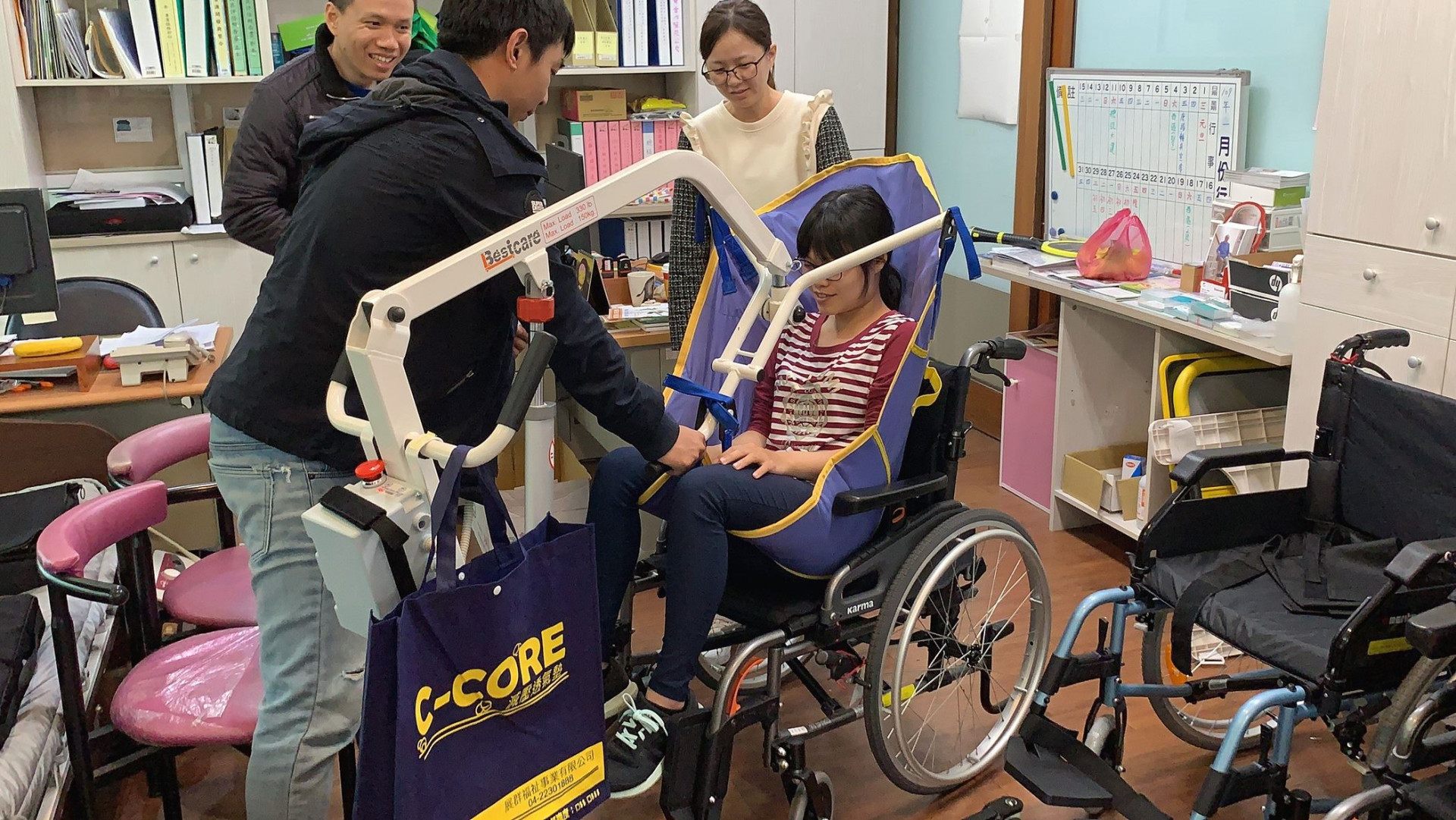 嘉義市兩處輔具服務據點 助長輩及身障者行動無礙