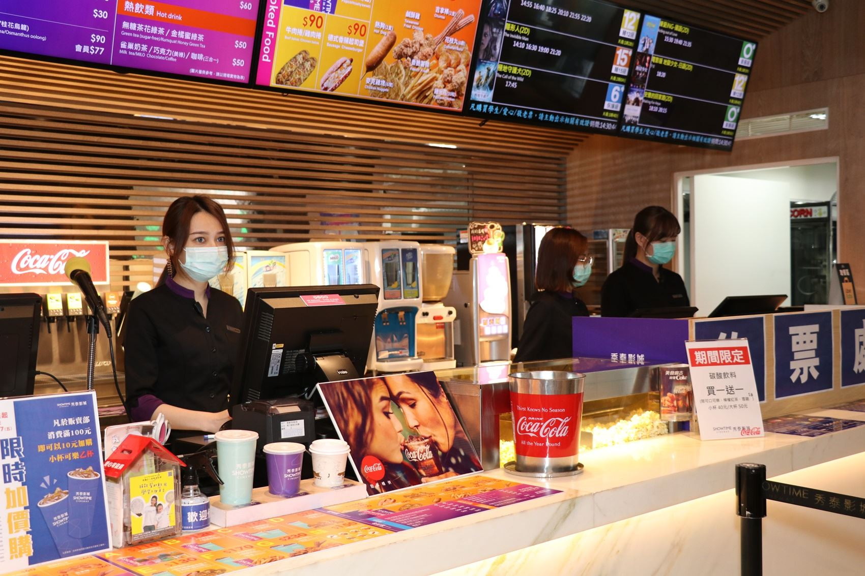 1_售票服務人員皆佩帶口罩.JPG