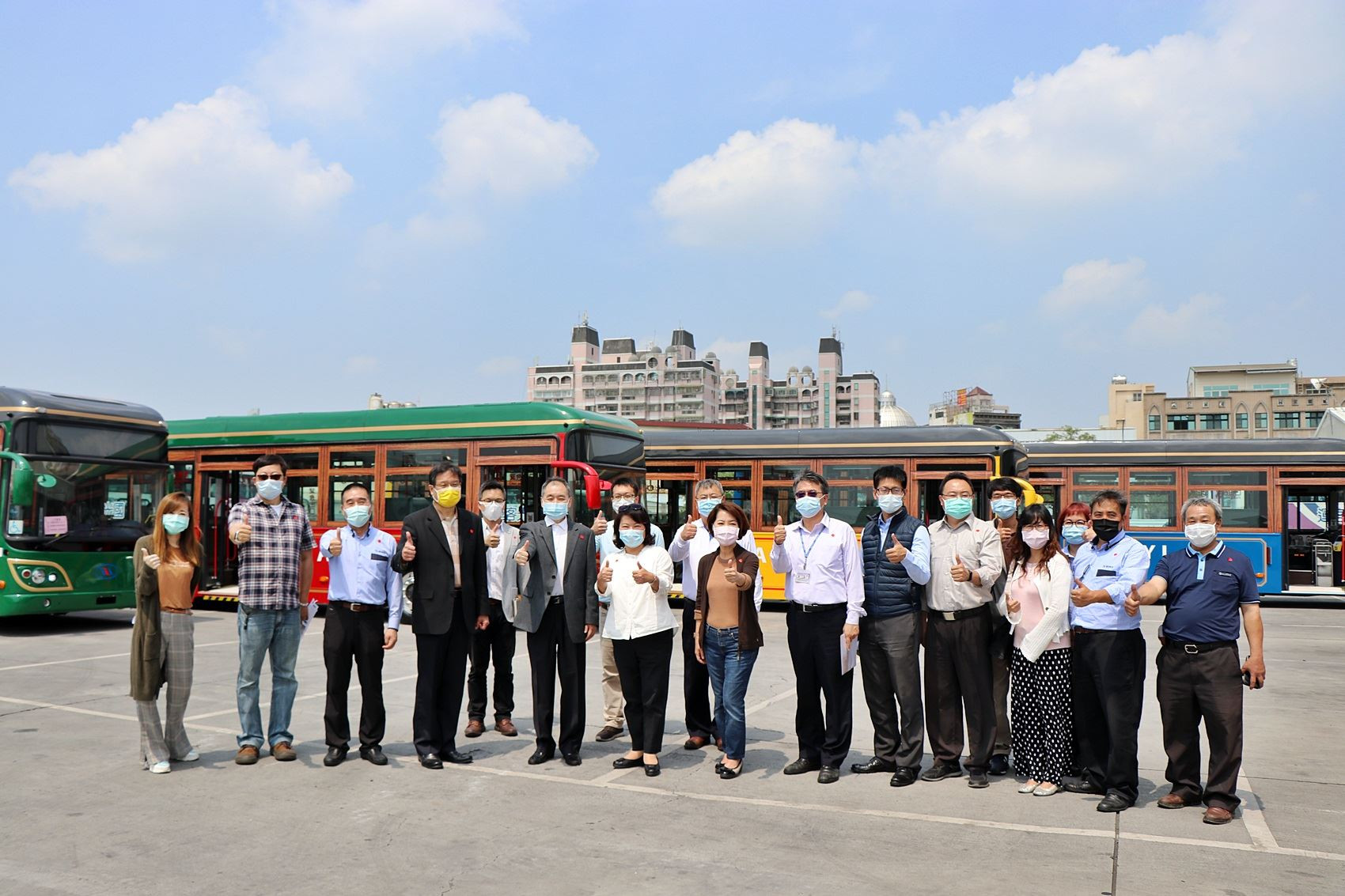 嘉市電動公車首度亮相! 外觀造型典雅吸睛 中山幹線6月正式上路