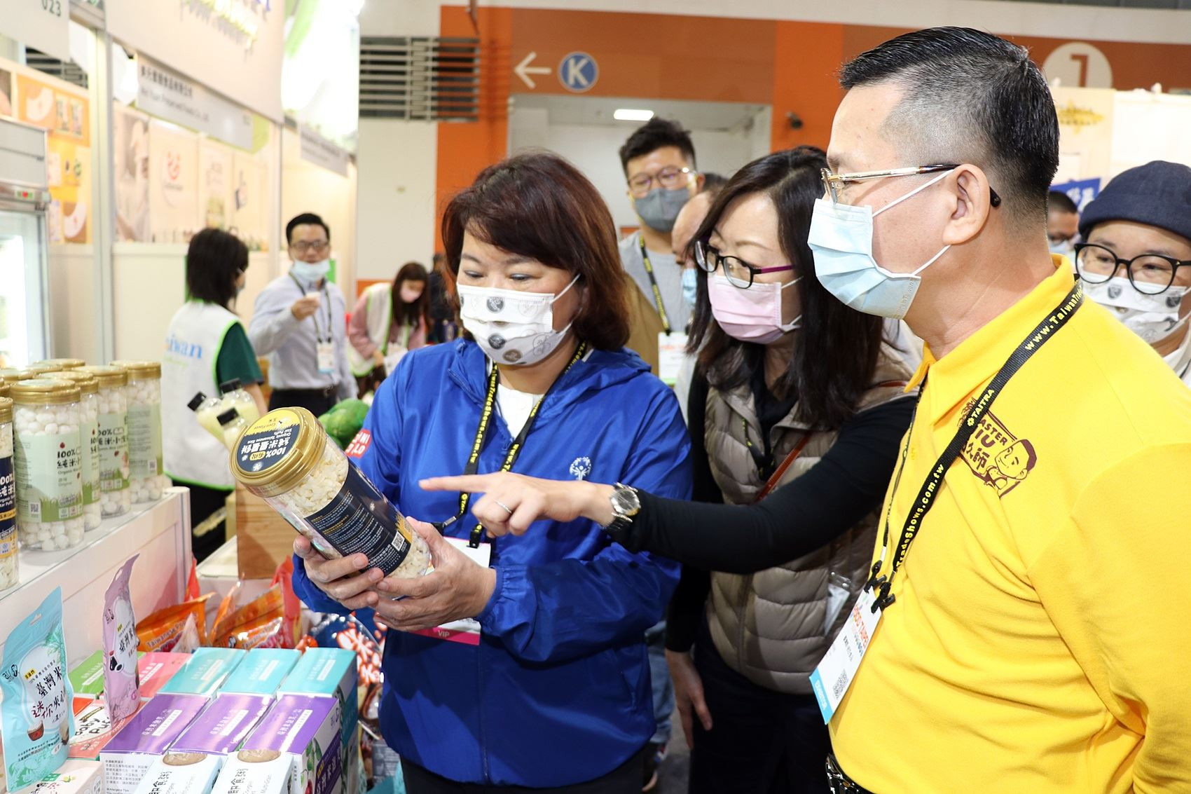 日前黃敏惠市長參加台北食品展 為統百食品加油打氣.JPG