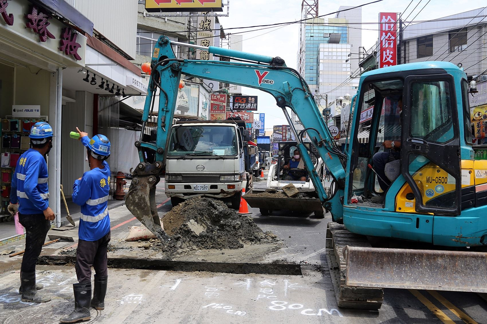 嘉市文化路-中山路噴水圓環至民族路雙側路段自來水管線防疫期間施作 預計6/30施作完成