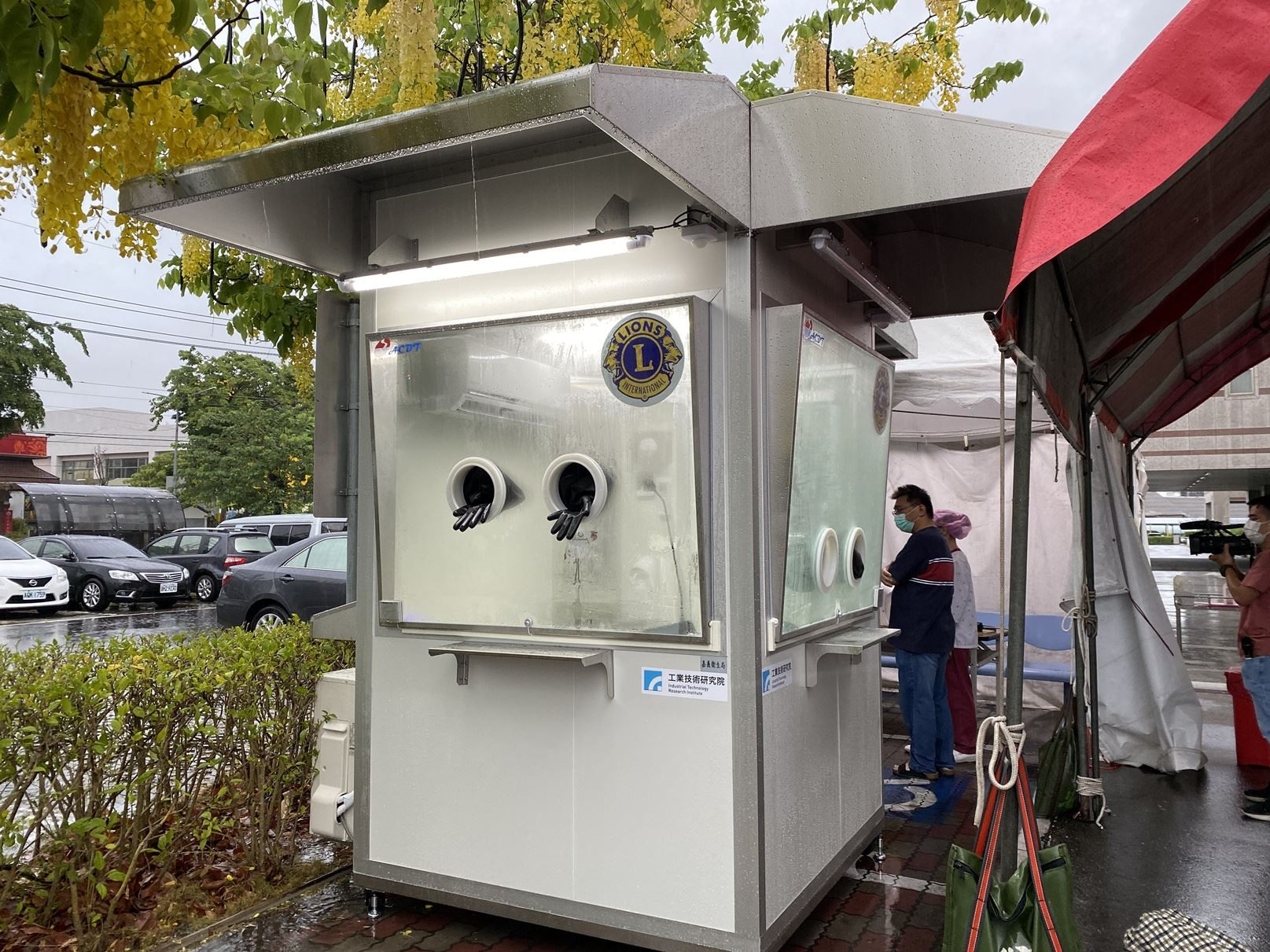 黃敏惠市長感謝民間捐贈4座正壓採檢亭 讓防疫醫護人員有安全與舒適採檢環境