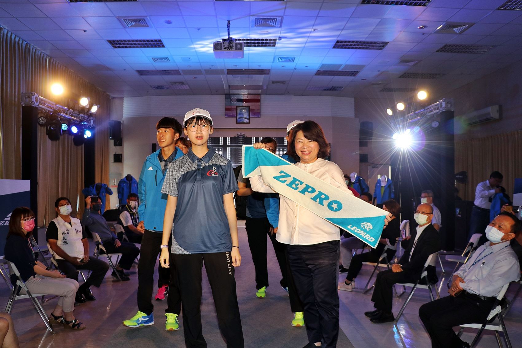 嘉市運動代表隊服裝藏新意 藍紅元素、雙C有隱喻 盼為賽事再下一城