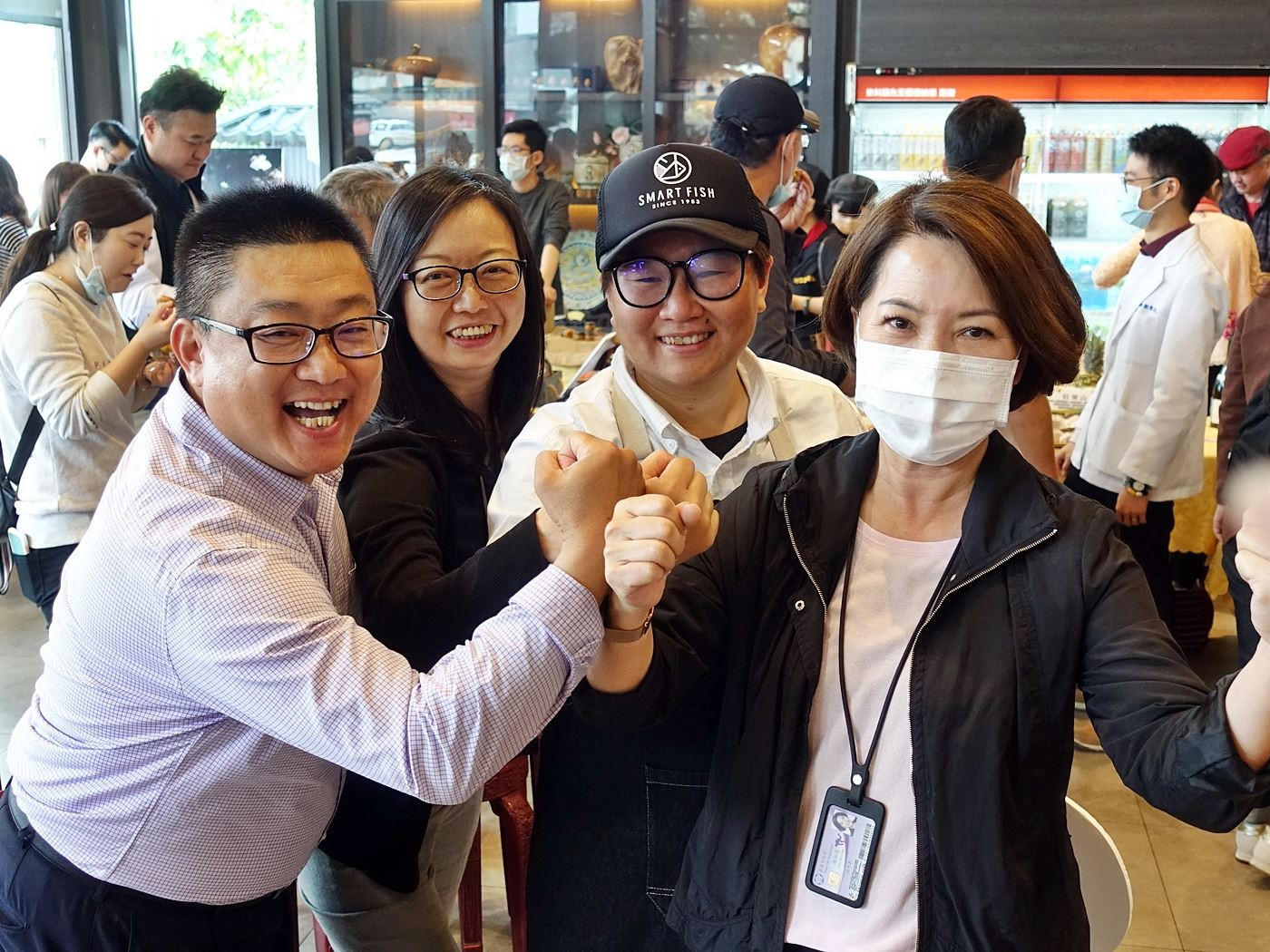 0LINE 嘉義隊創意商品 挺農民 _3_.JPG