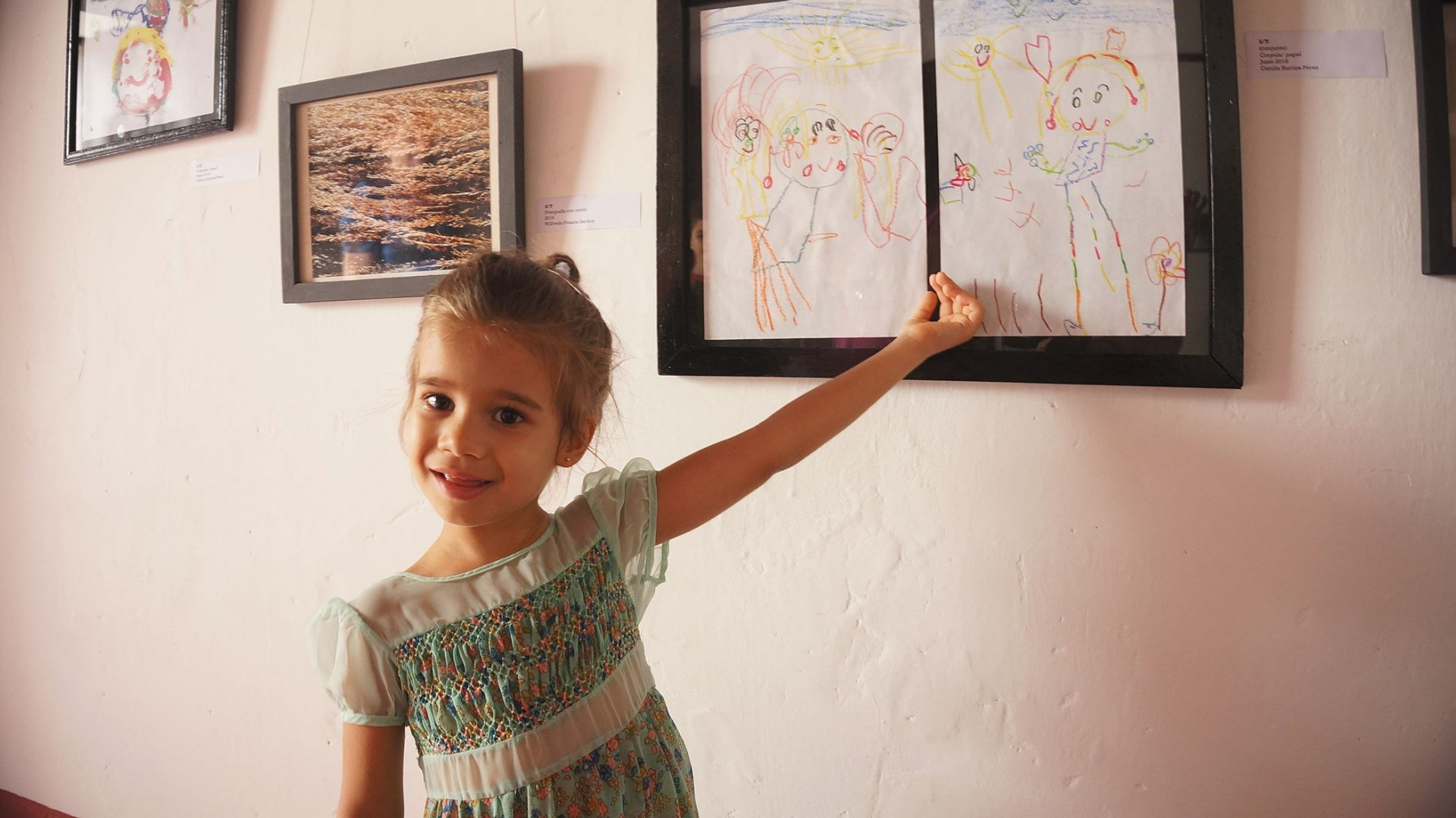 1 卡馬圭_畫展女孩.jpg