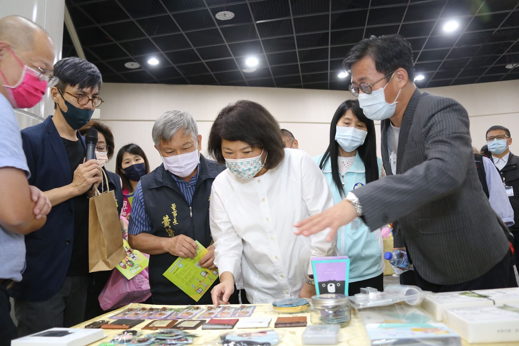 0_市長參觀文創輔導師資團隊作品 _3_.JPG