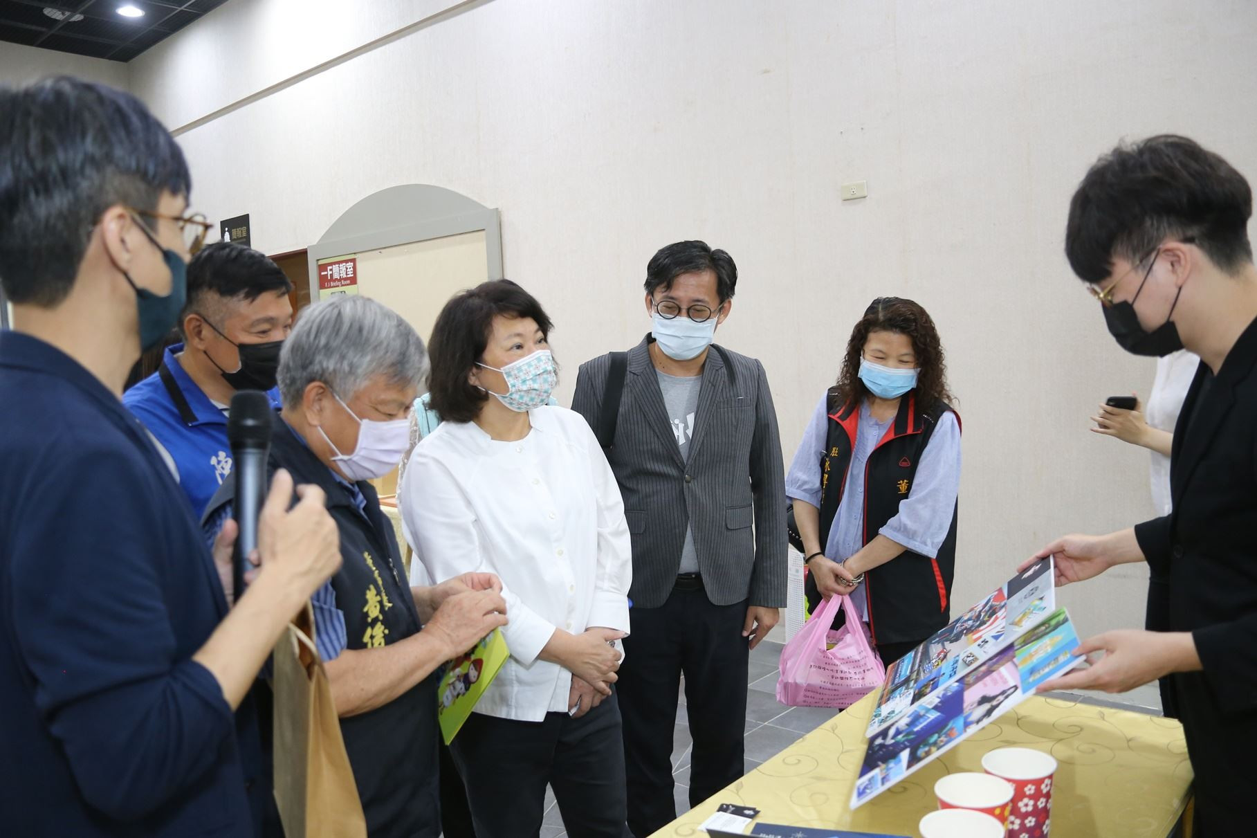 0_市長參觀文創輔導師資團隊作品 _1_.JPG