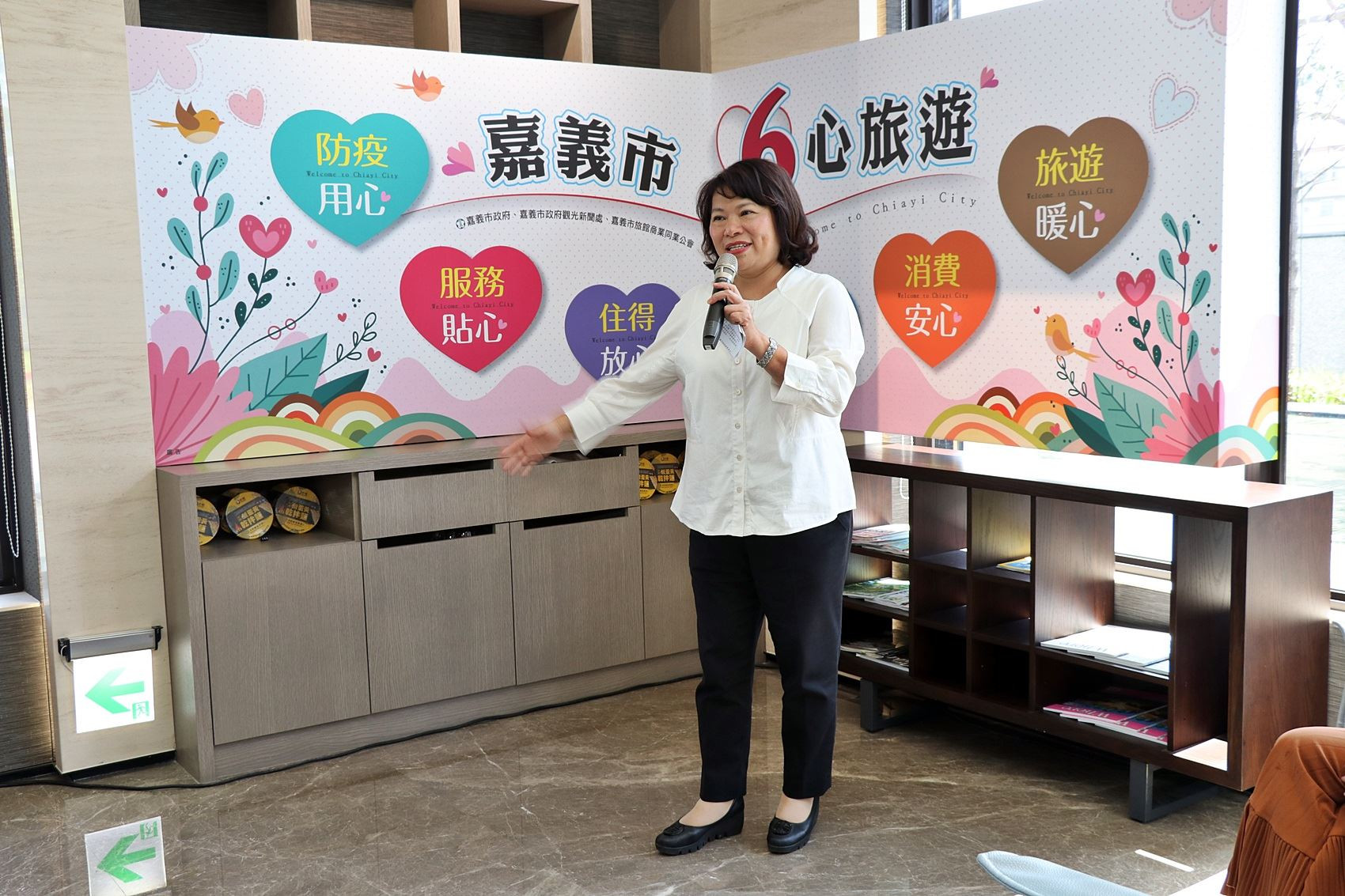 市長解釋6心旅遊.jpg