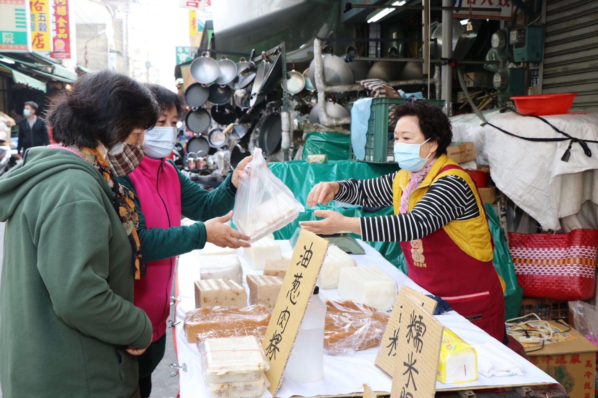 安心買、放心逛 嘉市市場宣導戴口罩！禁試吃！